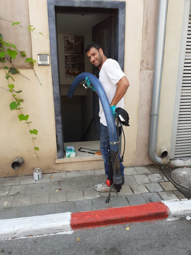 אלעד תמונת רקע אצל לקוח